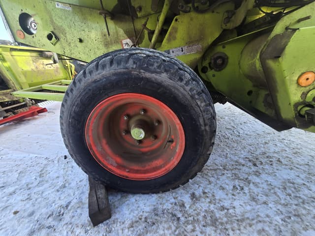 Image of CLAAS Variant 280 Roto Cut equipment image 3