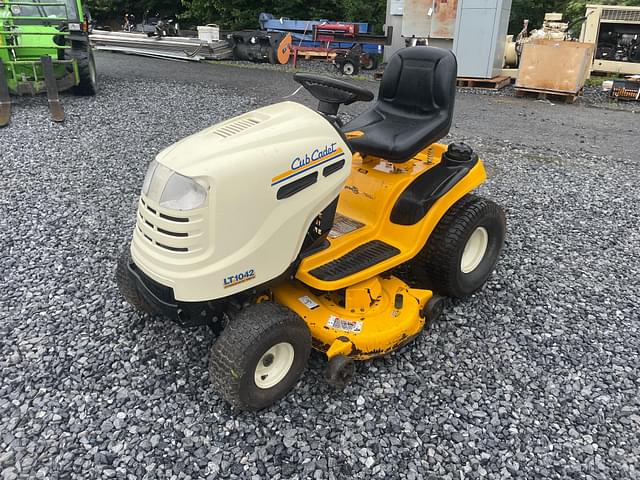 Image of Cub Cadet LT1042 equipment image 1