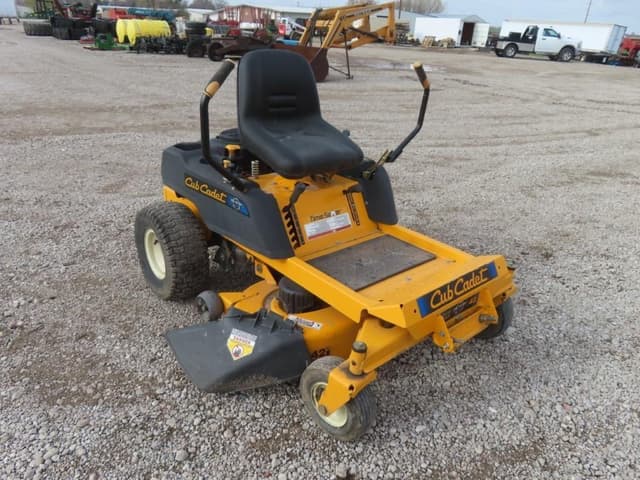 Image of Cub Cadet RZT42 equipment image 3