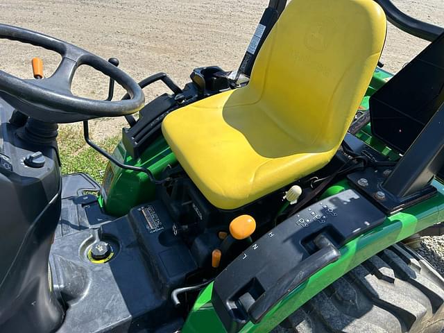 Image of John Deere 2320 equipment image 4