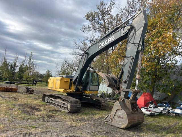 Image of John Deere 240D equipment image 1
