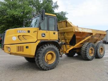 Main image John Deere 250D