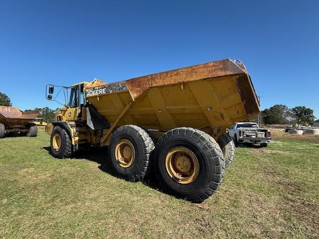 Image of John Deere 300D equipment image 4