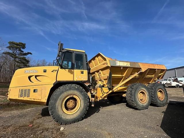 Image of John Deere 300D equipment image 1