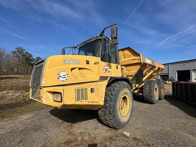 Image of John Deere 300D equipment image 2