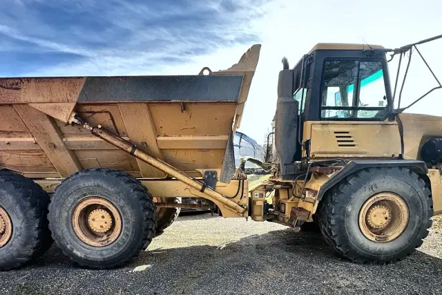 Image of John Deere 300D equipment image 4
