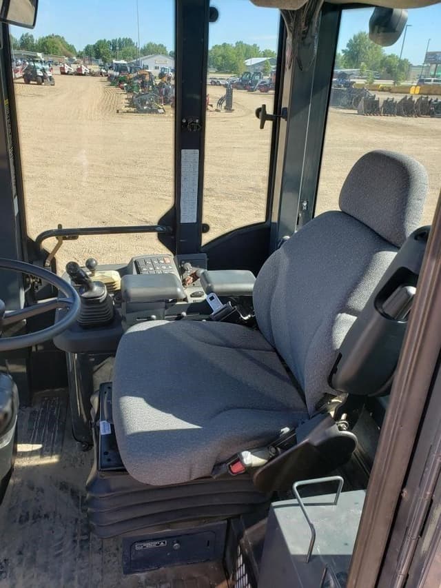 Image of John Deere 444J equipment image 4