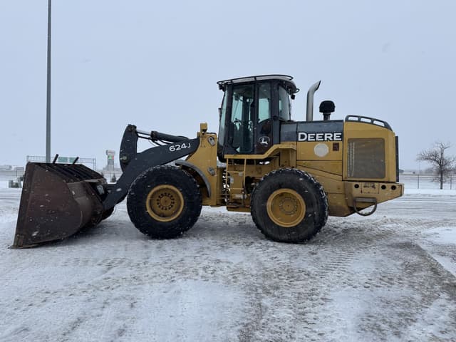 Image of John Deere 624J equipment image 3
