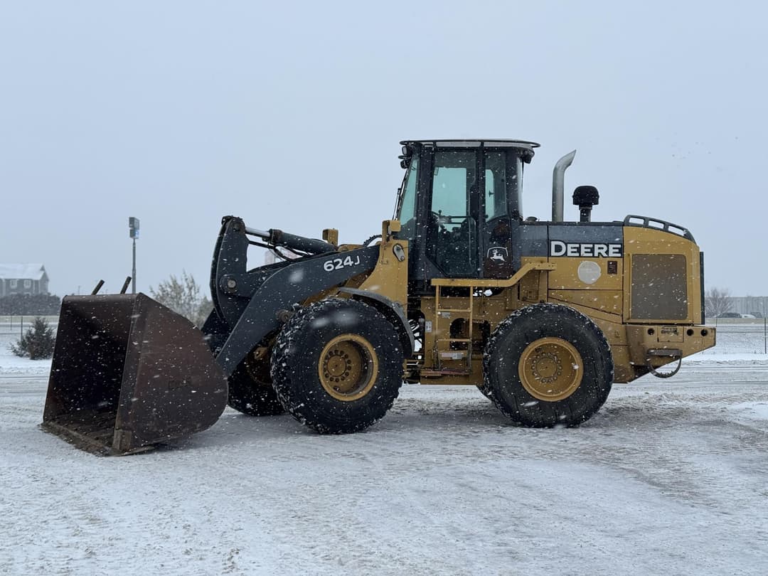 Image of John Deere 624J Primary image