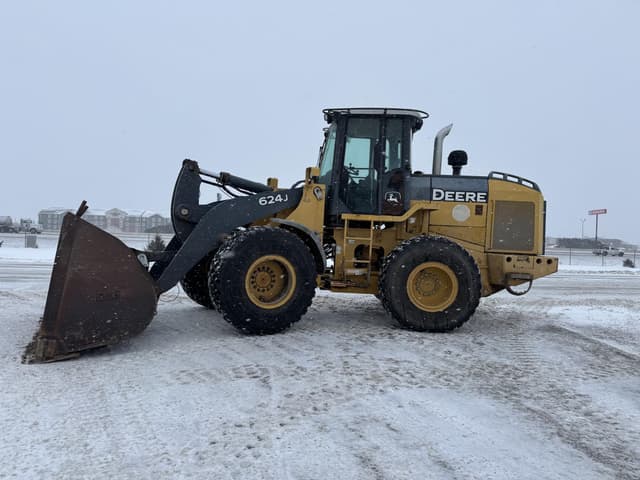 Image of John Deere 624J equipment image 2