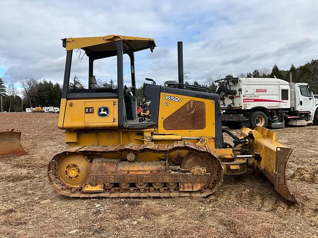 Image of John Deere 650J LT equipment image 3