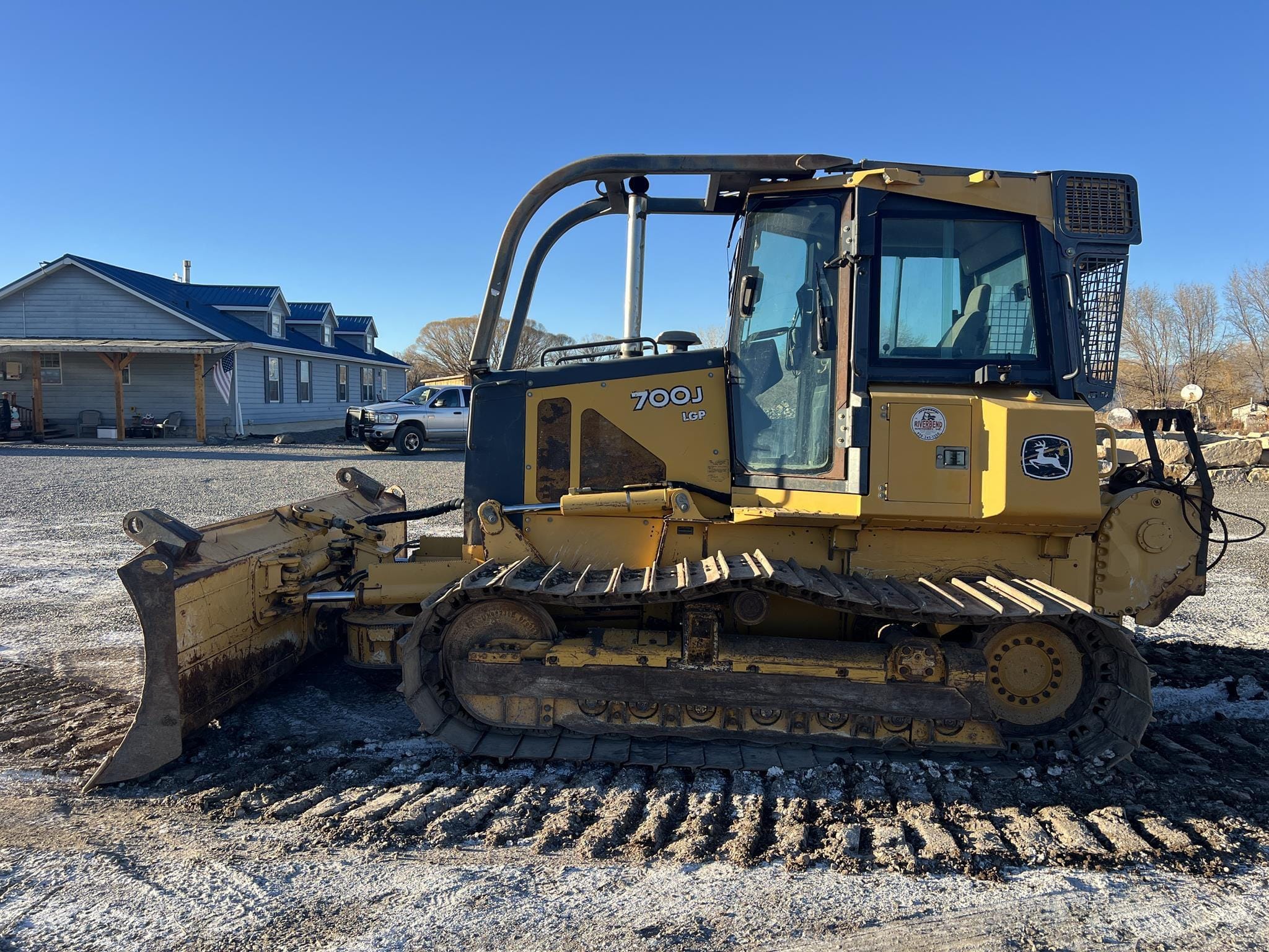2006 John Deere 700J LGP Equipment Image0