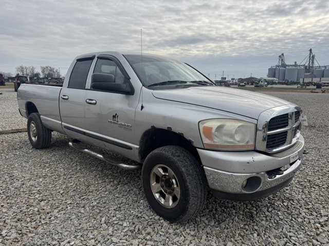 Image of Dodge Ram 2500 equipment image 2