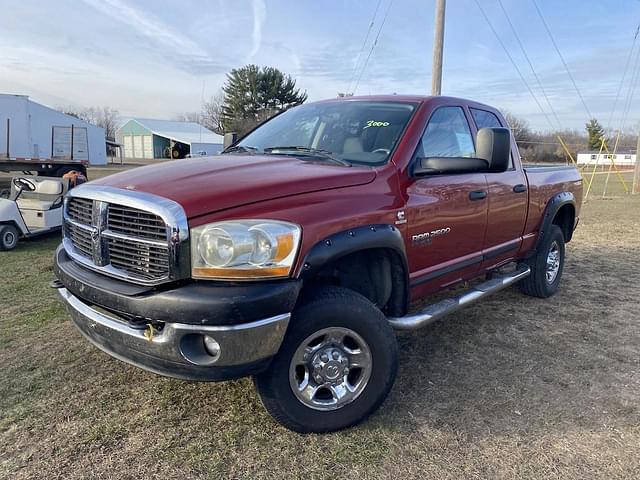 Image of Dodge Ram 2500 equipment image 2