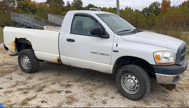 Image of Dodge Ram 2500 equipment image 2