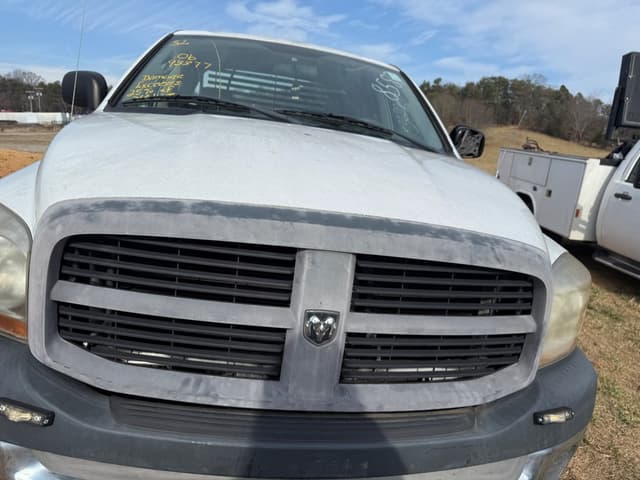 Image of Dodge Ram 2500 equipment image 2