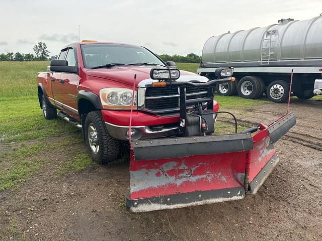 Image of Dodge Ram 2500 equipment image 2