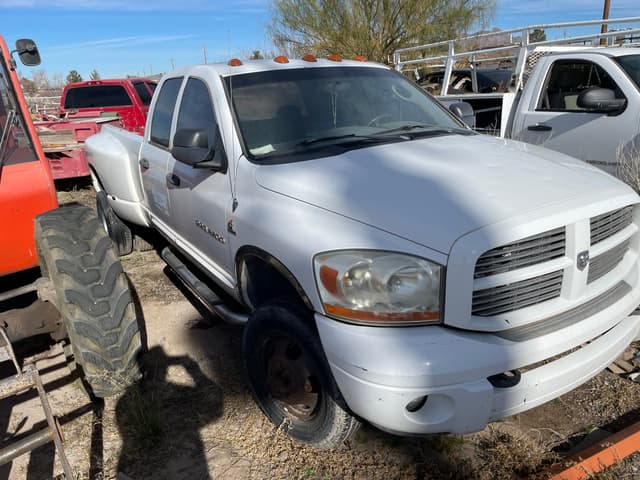 Image of Dodge Ram 3500 equipment image 2