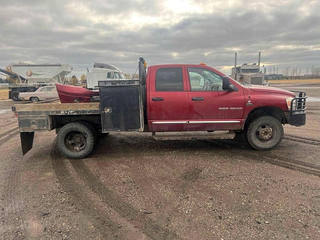 Image of Dodge Ram 3500 equipment image 3