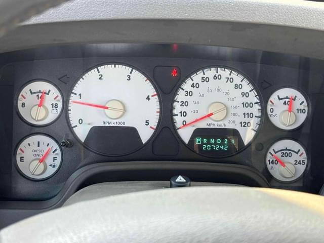 Image of Dodge Ram 3500 equipment image 4