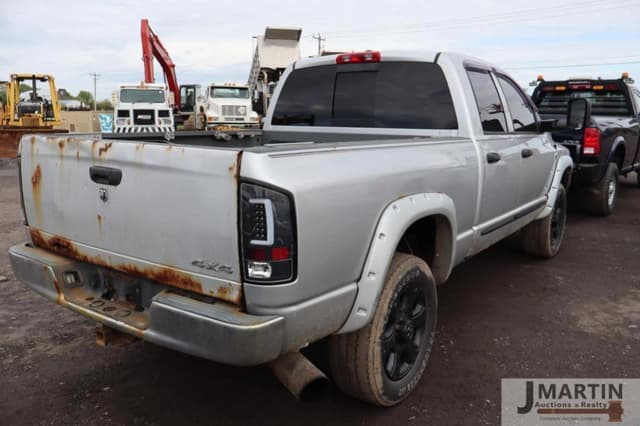 Image of Dodge Ram 3500 equipment image 2