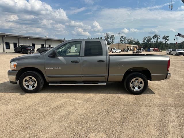 Image of Dodge Ram 1500 equipment image 4