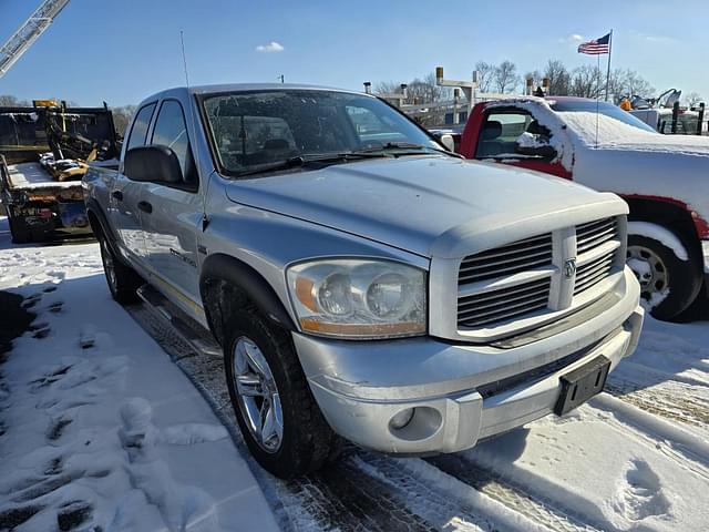 Image of Dodge Ram 1500 equipment image 2