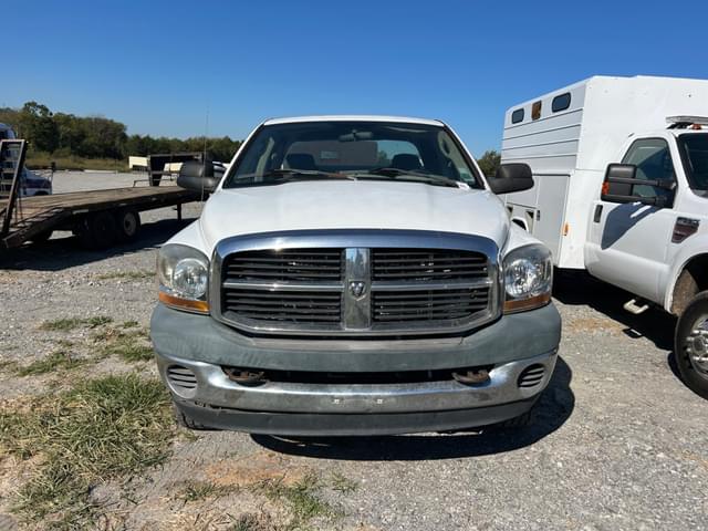 Image of Dodge Ram 2500 equipment image 2
