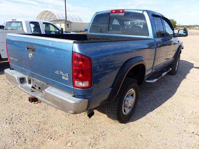 Image of Dodge Ram 2500 equipment image 2