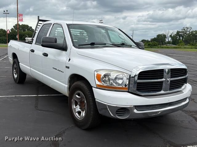 Image of Dodge Ram 2500 equipment image 2