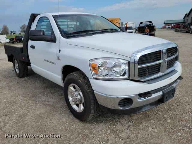 Image of Dodge Ram 2500 equipment image 2