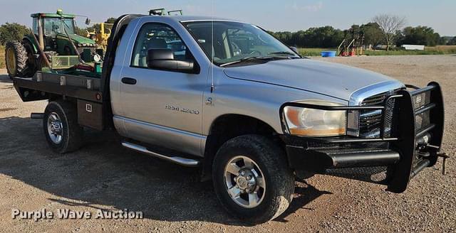 Image of Dodge Ram 2500 equipment image 2