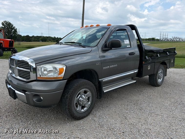 2006 Dodge Ram 2500 Equipment Image0