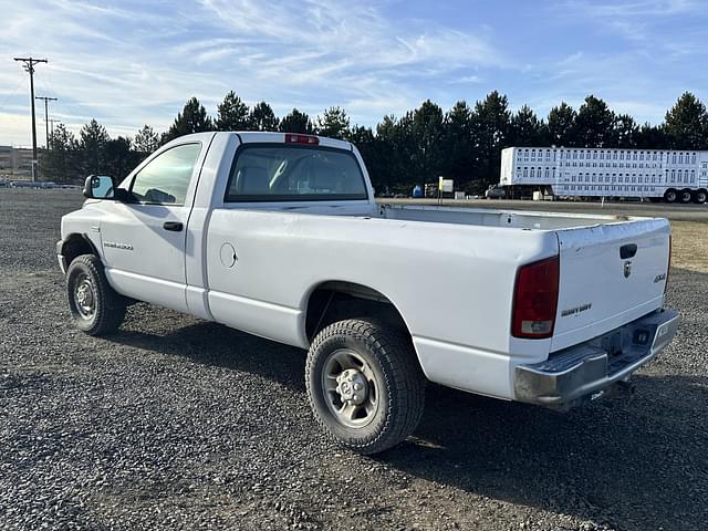 Image of Dodge Ram 2500 equipment image 2