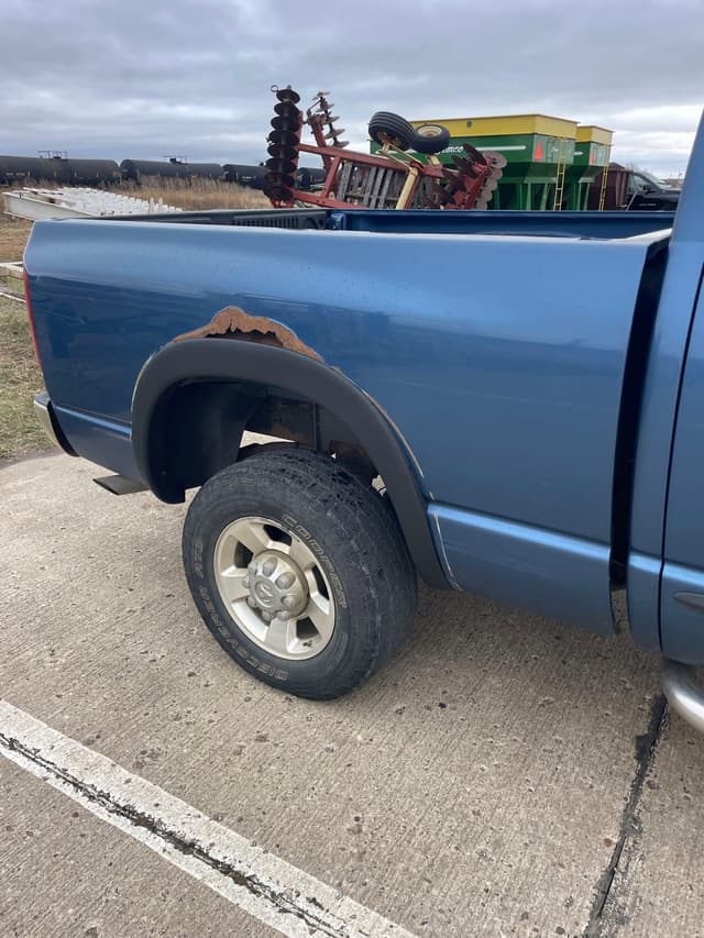 Image of Dodge Ram 2500 equipment image 3