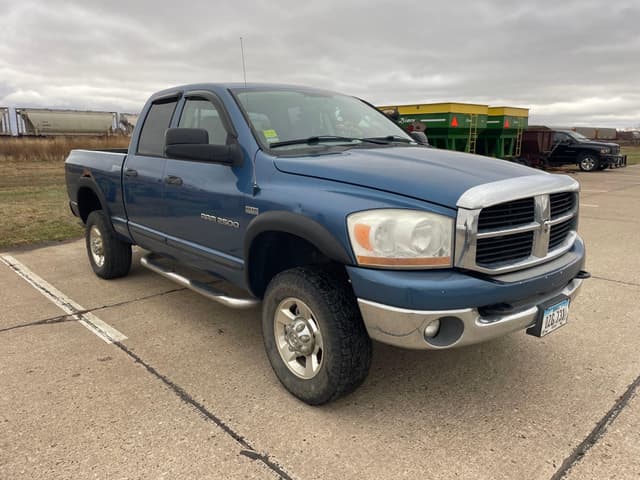 Image of Dodge Ram 2500 equipment image 2