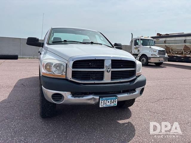 Image of Dodge Ram 2500 equipment image 3