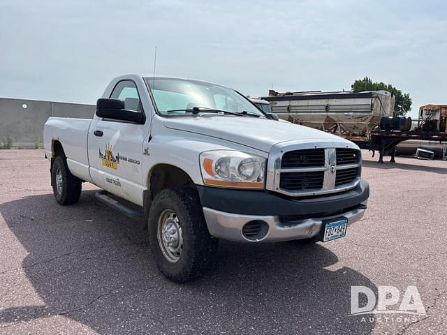 Image of Dodge Ram 2500 equipment image 4