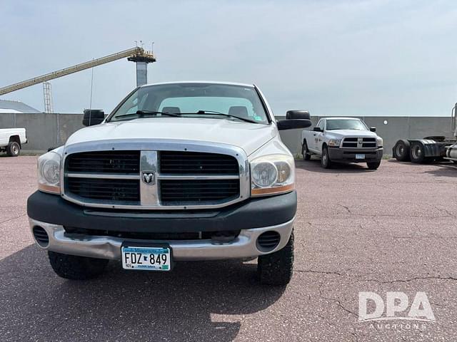 Image of Dodge Ram 2500 equipment image 2