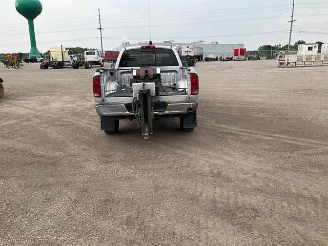 Image of Dodge Ram 2500 equipment image 3