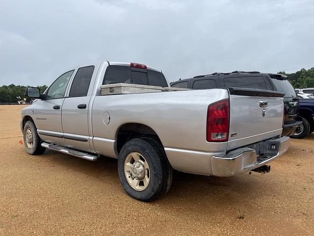Image of Dodge Ram 2500 equipment image 3