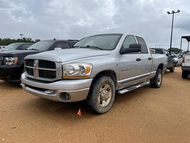Image of Dodge Ram 2500 equipment image 2