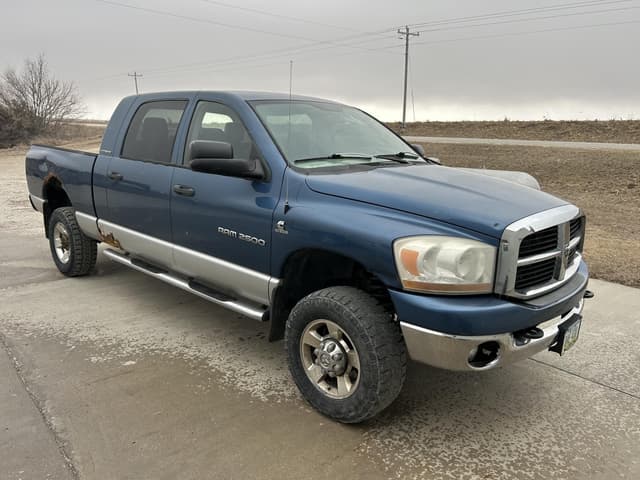 Image of Dodge Ram 2500HD equipment image 4