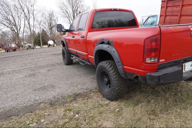 Image of Dodge Ram 2500HD equipment image 2