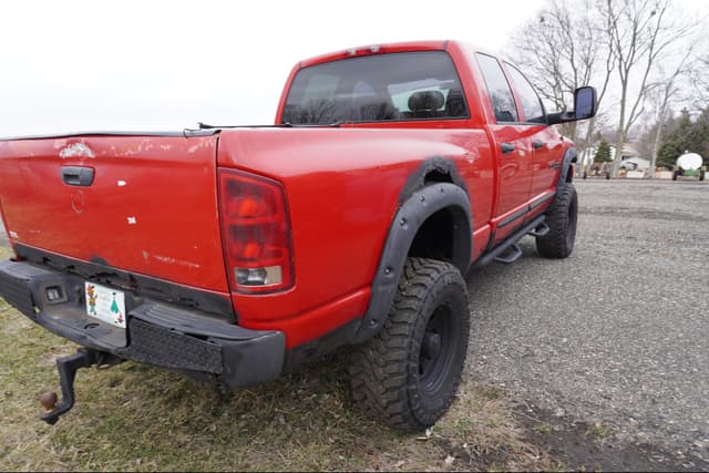 Image of Dodge Ram 2500HD equipment image 4