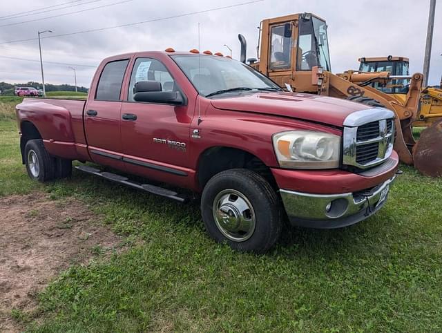 Image of Dodge Ram 3500 equipment image 2