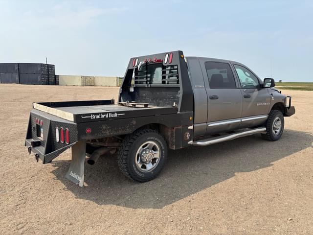 Image of Dodge Ram 3500 equipment image 2