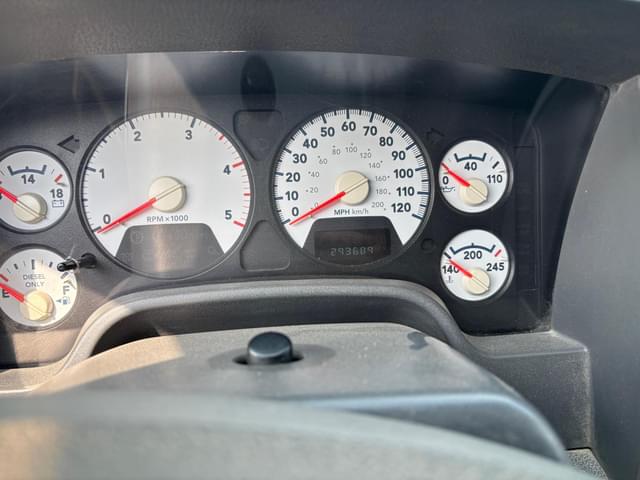 Image of Dodge Ram 3500 equipment image 4