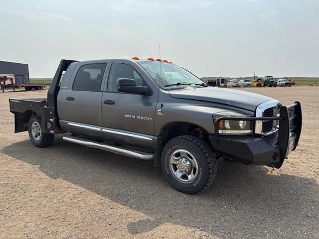 Image of Dodge Ram 3500 equipment image 3