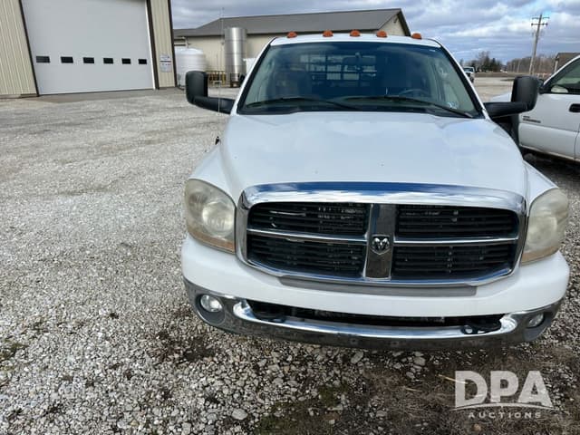 Image of Dodge Ram 3500 equipment image 3